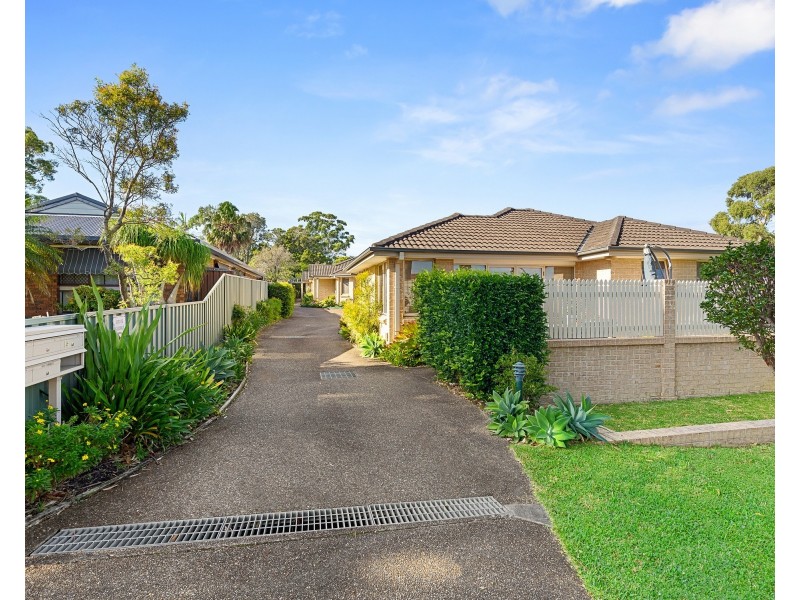 4/30 Chipilly Ave, Engadine NSW 2233