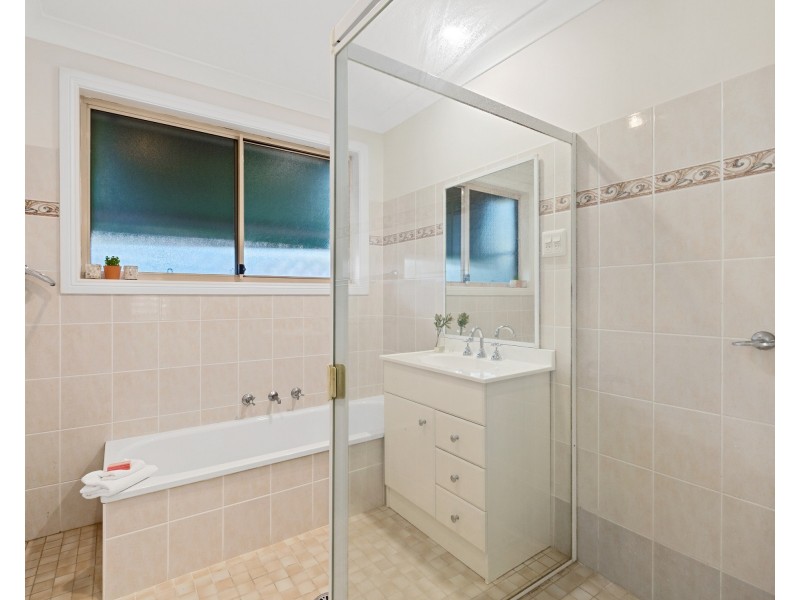 4/30 Chipilly Ave, Engadine NSW 2233