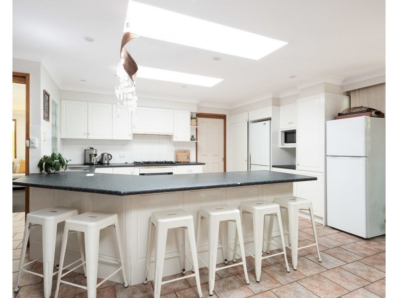 16 Old Bush Road, Yarrawarrah NSW 2233