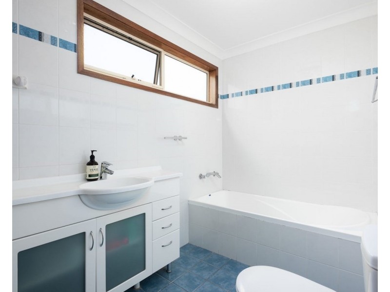 16 Old Bush Road, Yarrawarrah NSW 2233