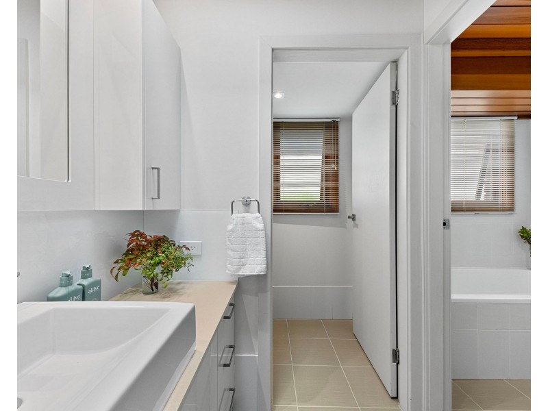 100 Warrangarree Drive, Woronora Heights NSW 2233