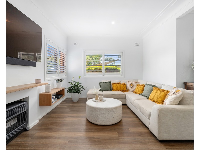 11 Strickland Street, Heathcote NSW 2233