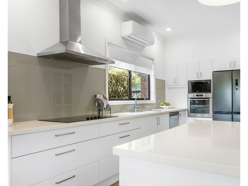 11 Strickland Street, Heathcote NSW 2233