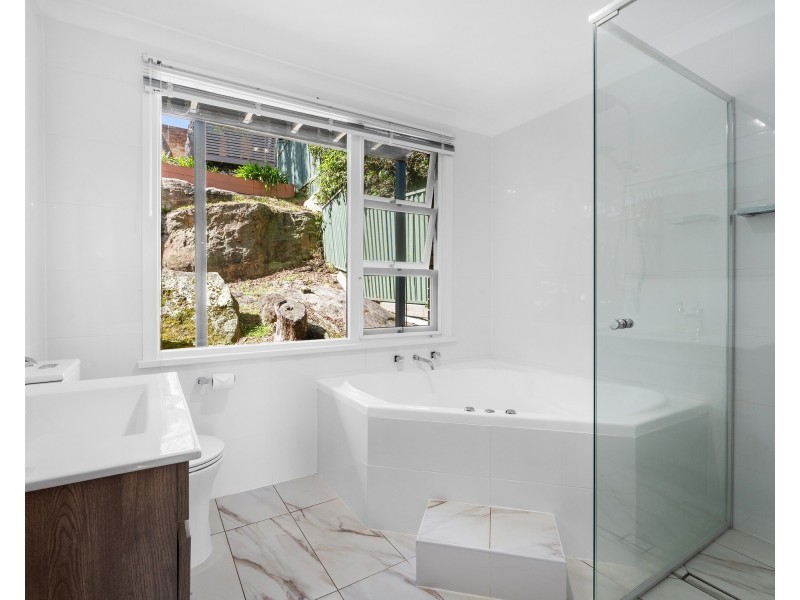 33 Laurina Avenue, Yarrawarrah NSW 2233