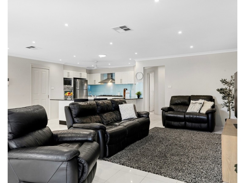 63 Waratah Road, Engadine NSW 2233