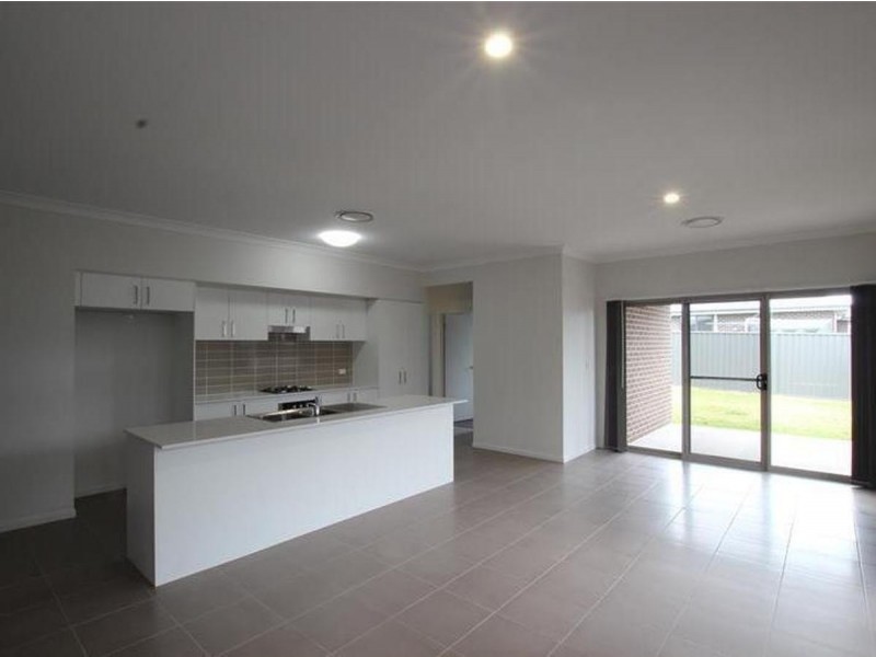 7 Lawrence Street, Oran Park NSW 2570