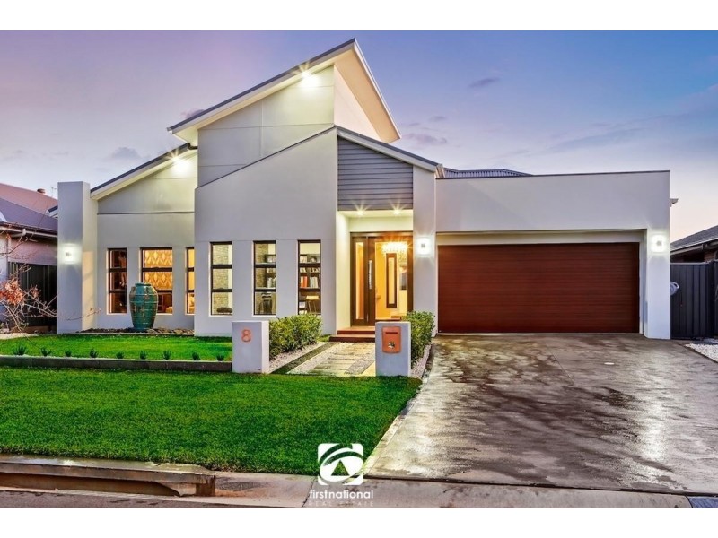 8 Doolan Crescent, Harrington Park NSW 2567