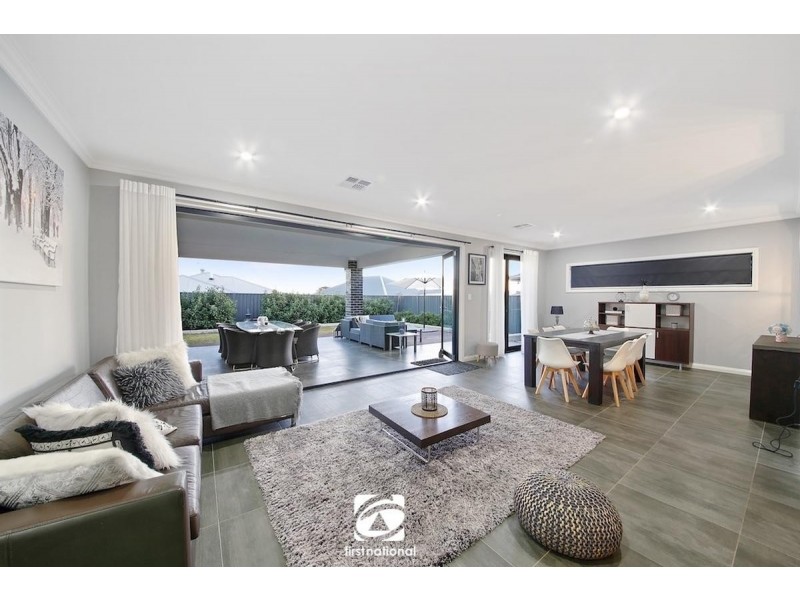 8 Doolan Crescent, Harrington Park NSW 2567