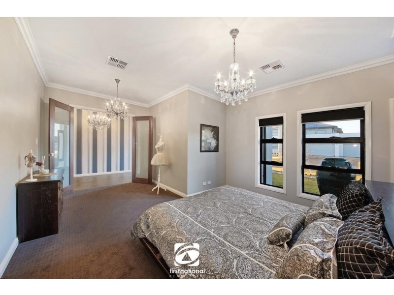 8 Doolan Crescent, Harrington Park NSW 2567