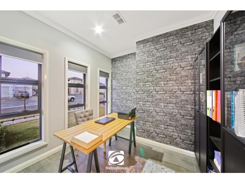 8 Doolan Crescent, Harrington Park NSW 2567