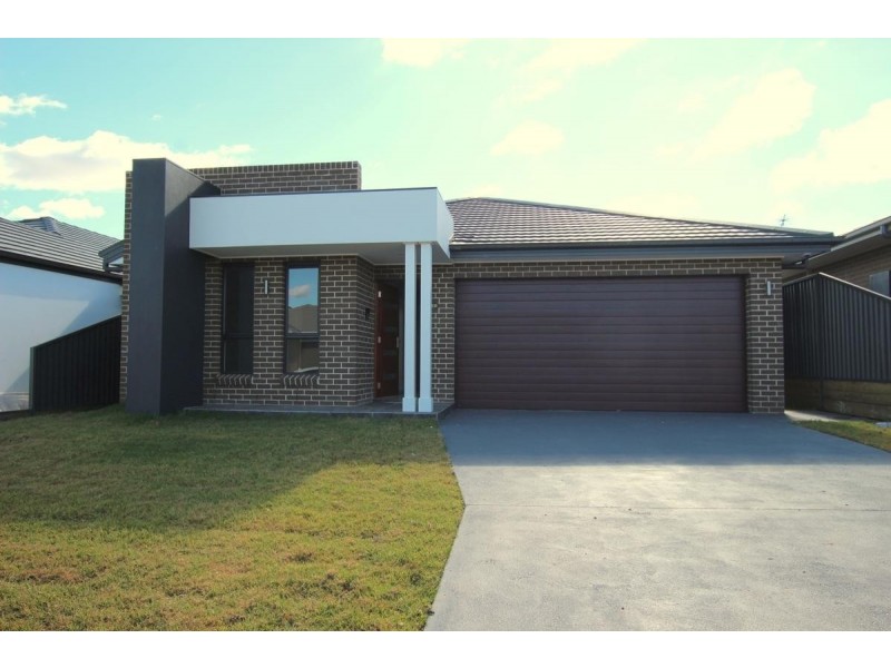 11 Goodluck Circuit, Cobbitty NSW 2570
