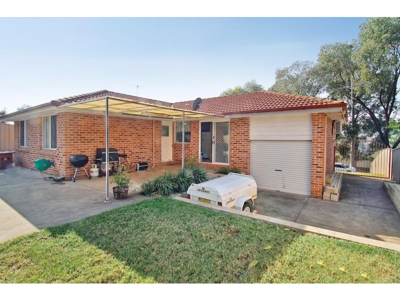3 Smith Place, Mount Annan NSW 2567