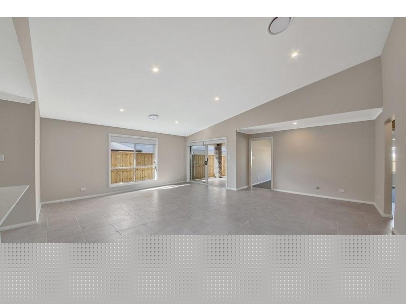 12 Romney Street, Elderslie NSW 2570