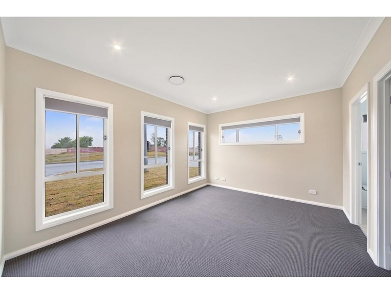 126 Hampshire Boulevard, Spring Farm NSW 2570