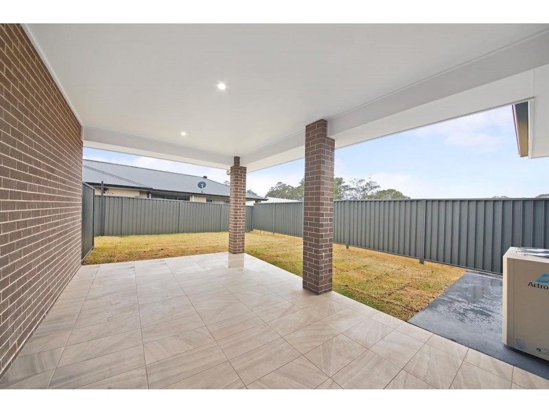 126 Hampshire Boulevard, Spring Farm NSW 2570