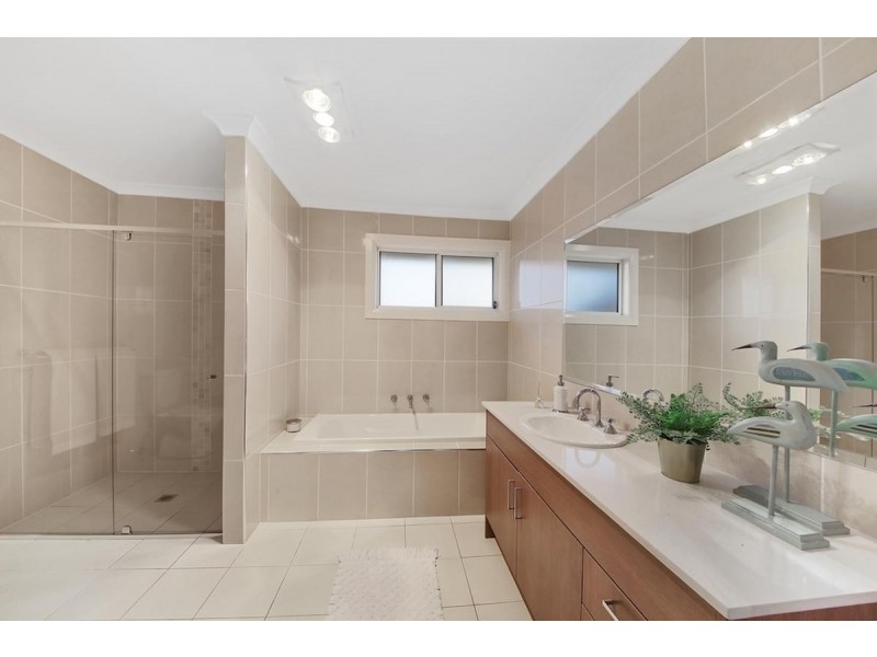 11 Whyte Place, Elderslie NSW 2570