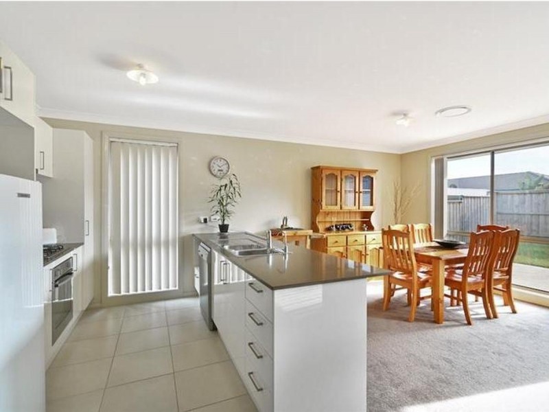 8 Tanner Close, Spring Farm NSW 2570