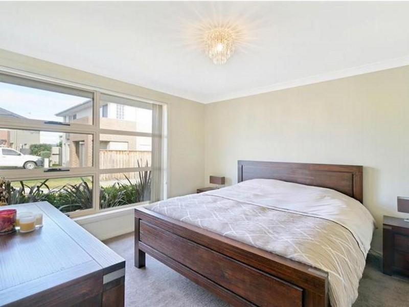 8 Tanner Close, Spring Farm NSW 2570