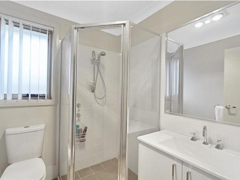 8 Tanner Close, Spring Farm NSW 2570