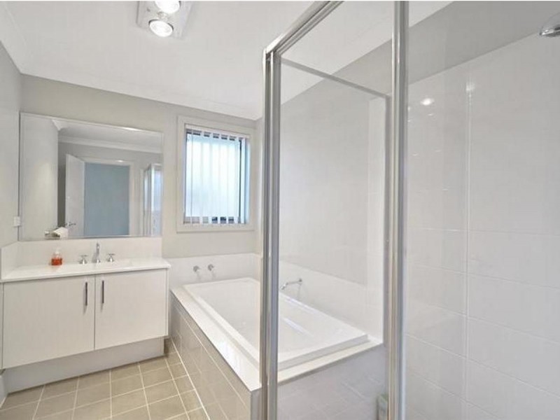 8 Tanner Close, Spring Farm NSW 2570