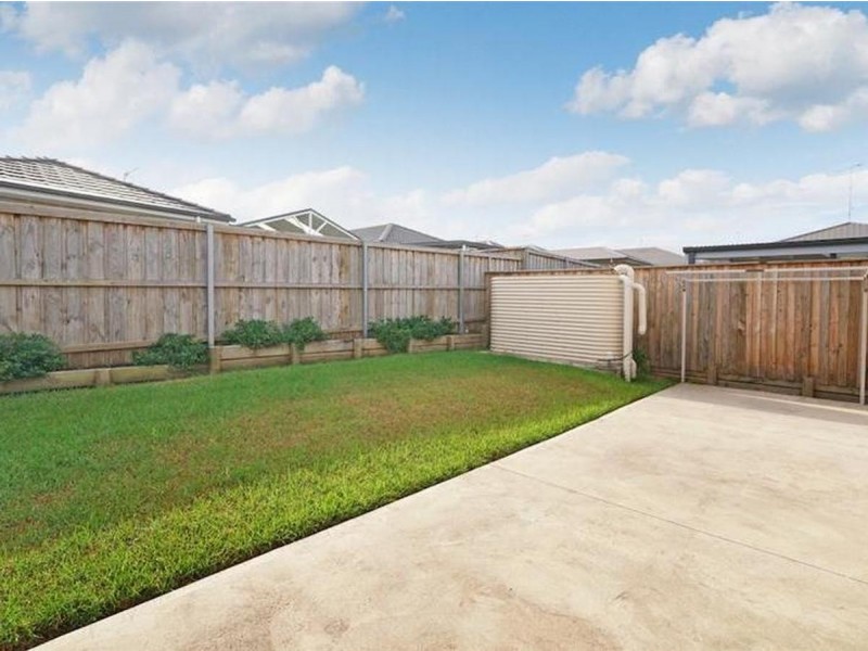 8 Tanner Close, Spring Farm NSW 2570