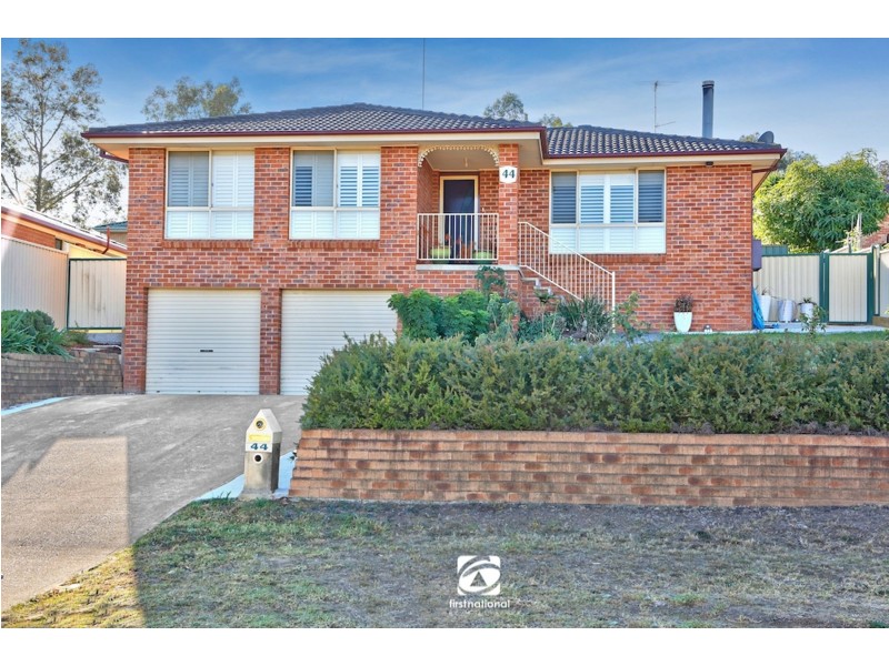 44 Downes Crescent, Currans Hill NSW 2567