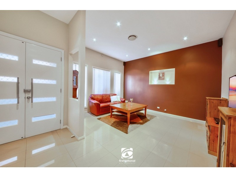 27 Wainewright Avenue, West Hoxton NSW 2171