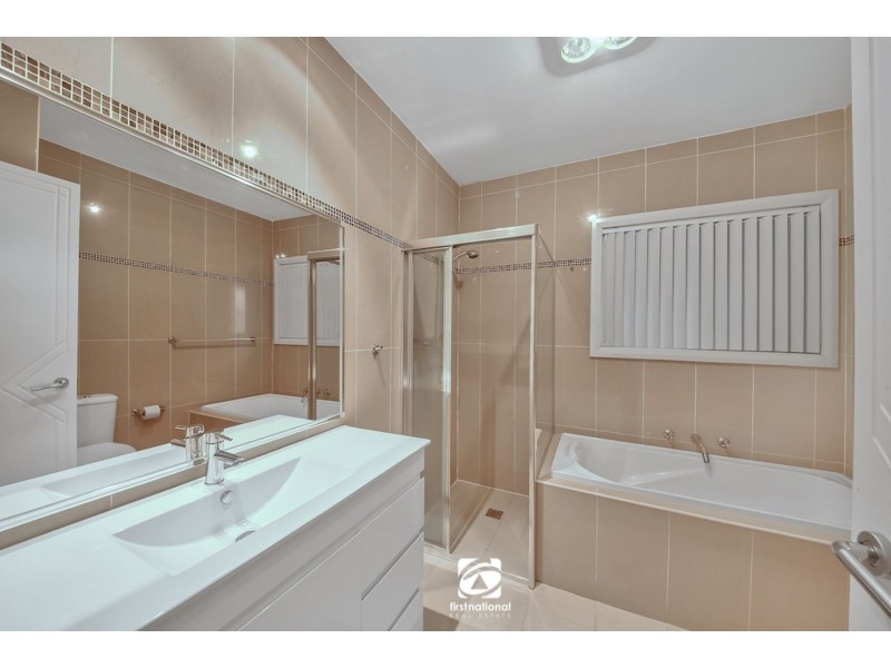 27 Wainewright Avenue, West Hoxton NSW 2171