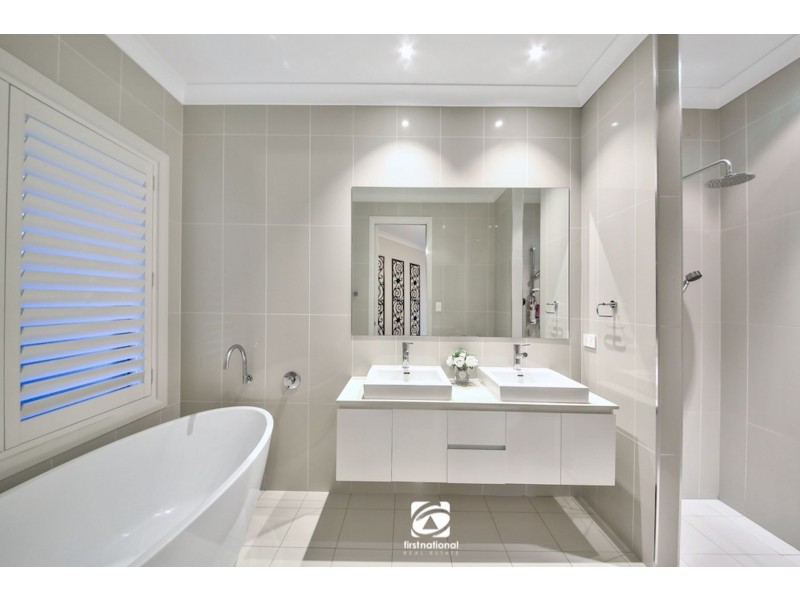 11 Lowry Close, Harrington Park NSW 2567