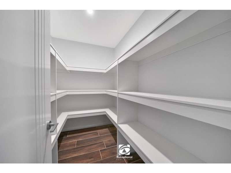 8 Binda Way, Harrington Park NSW 2567