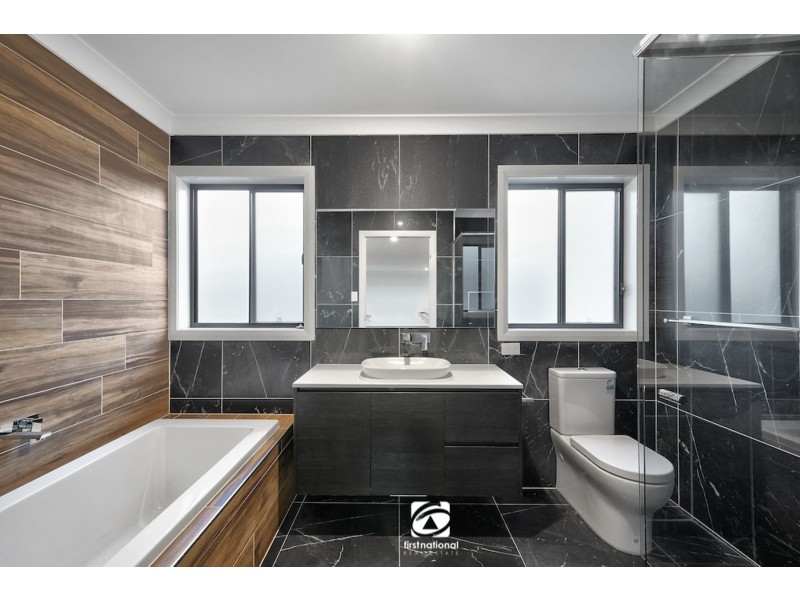 8 Binda Way, Harrington Park NSW 2567