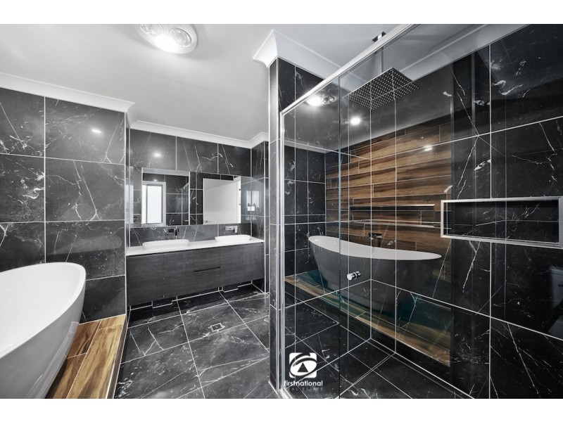 8 Binda Way, Harrington Park NSW 2567