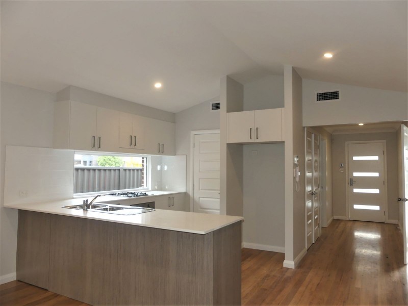 1/9 Howard Loop, Oran Park NSW 2570