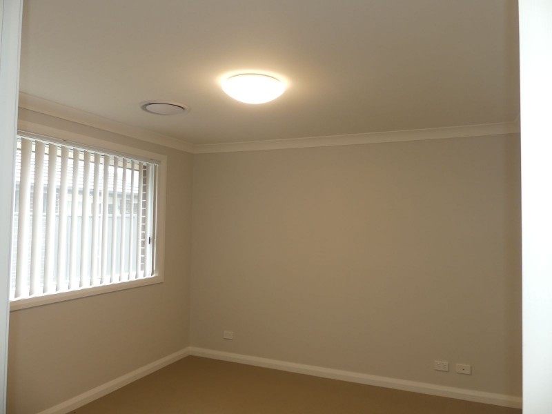 1/9 Howard Loop, Oran Park NSW 2570