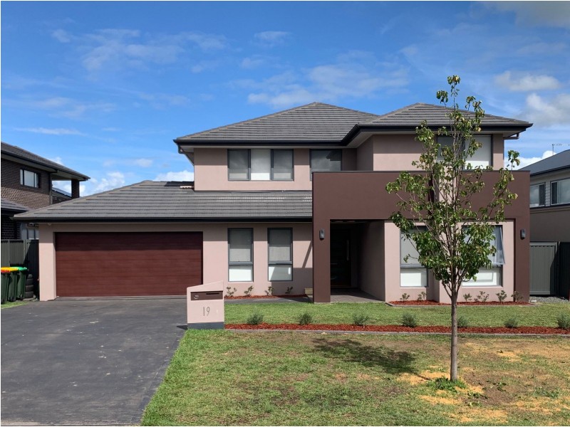 19 Chamberlain Way, Harrington Park NSW 2567