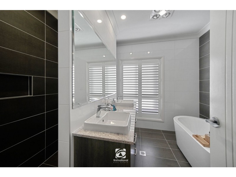 10 Cummins Loop, Harrington Park NSW 2567