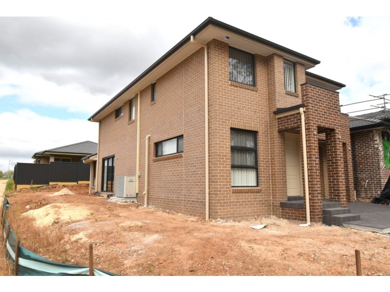 5 Pluto Avenue, Leppington NSW 2179