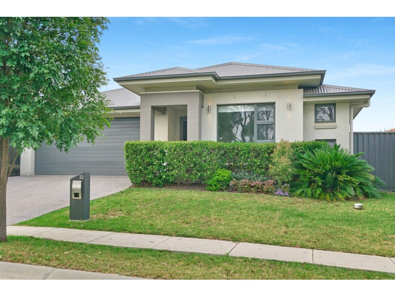 32 Felix Street, Gregory Hills NSW 2557