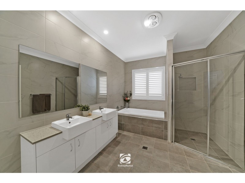 5 Chamberlain Way, Harrington Park NSW 2567