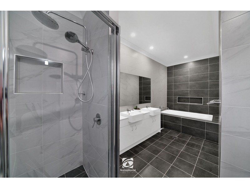 5 Chamberlain Way, Harrington Park NSW 2567