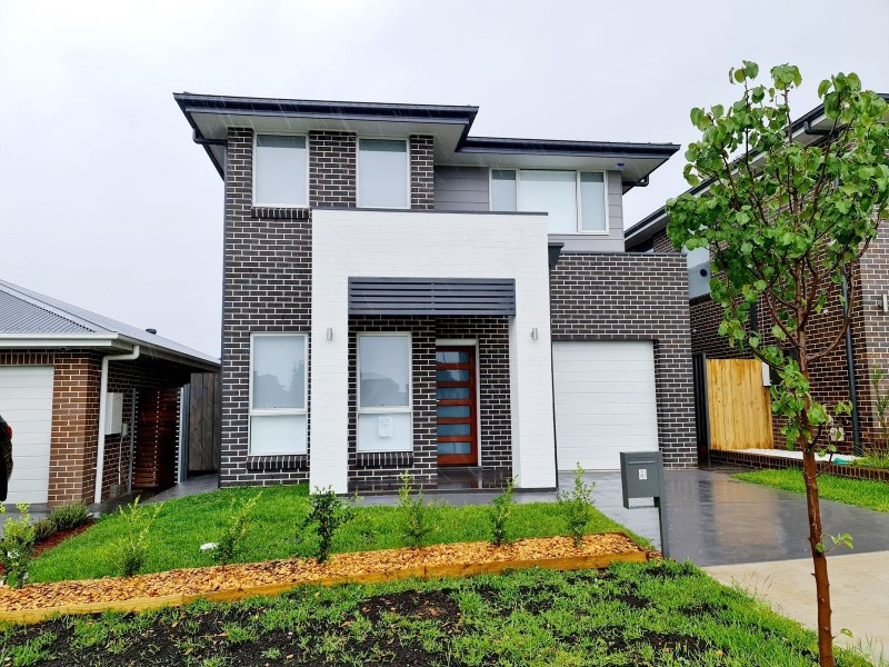 9 Potts Street, Oran Park NSW 2570