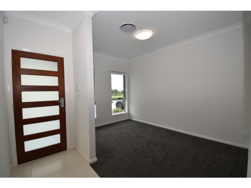 9 Potts Street, Oran Park NSW 2570
