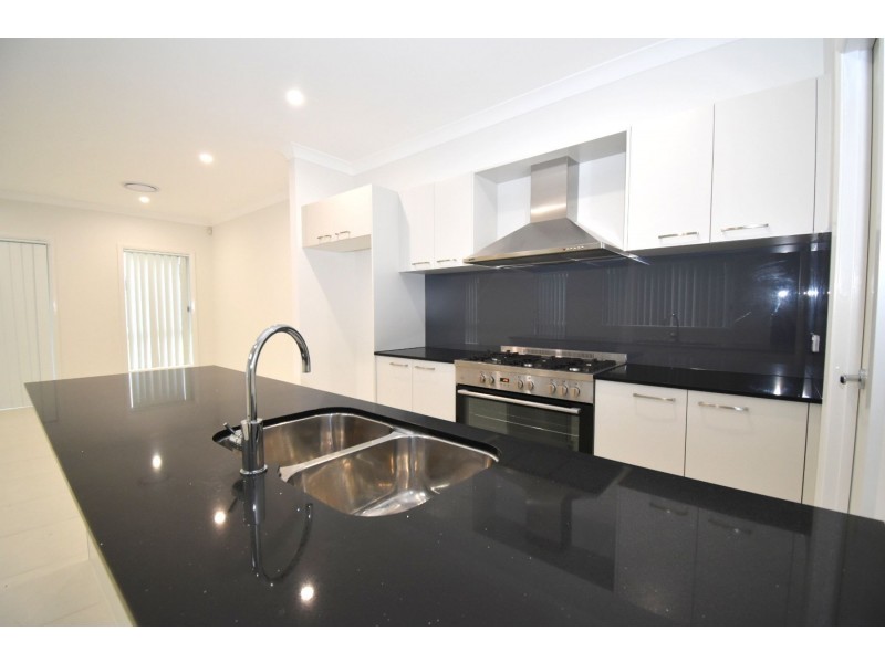 9 Potts Street, Oran Park NSW 2570