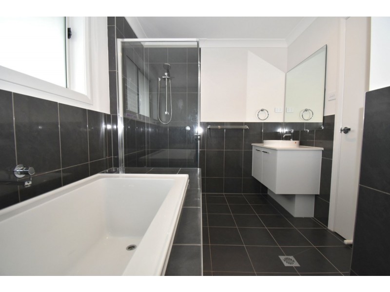 9 Potts Street, Oran Park NSW 2570