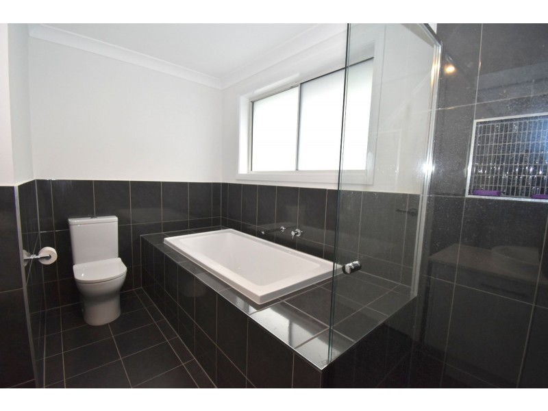 9 Potts Street, Oran Park NSW 2570