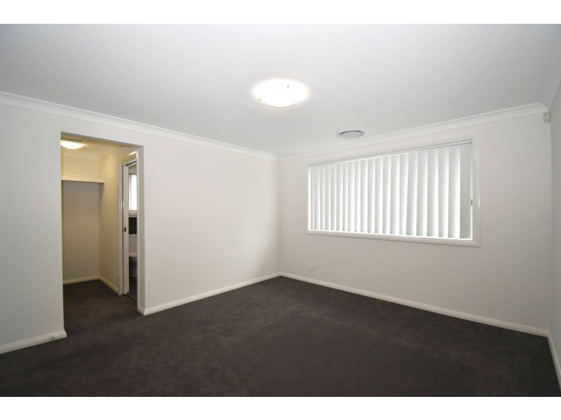 9 Potts Street, Oran Park NSW 2570
