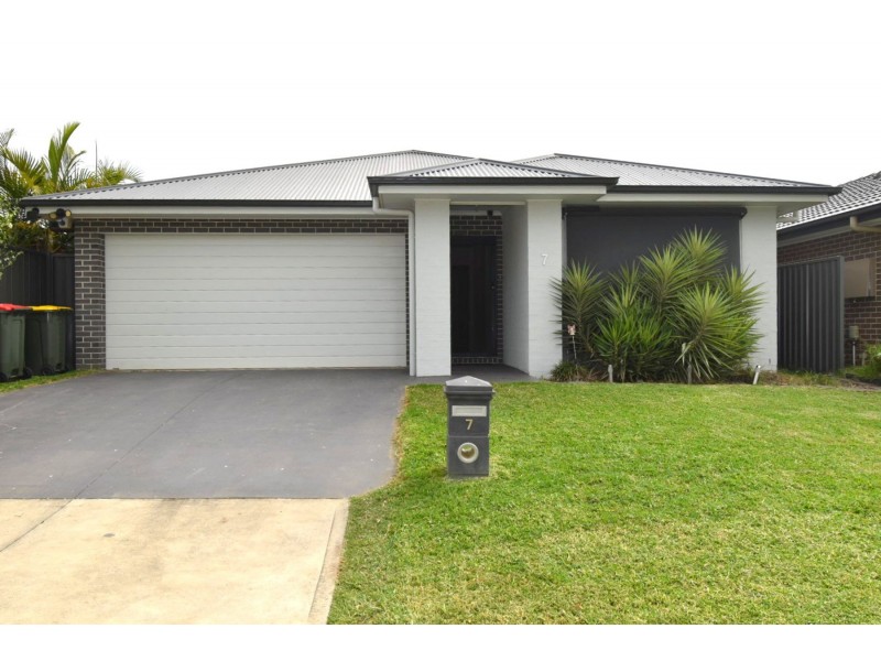 7 Finch Place, Gregory Hills NSW 2557