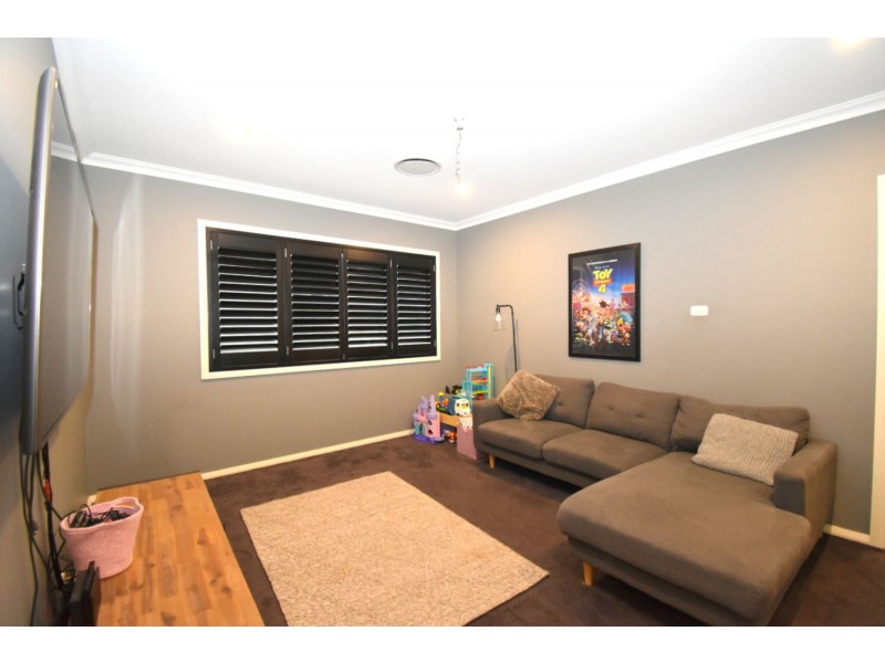 7 Finch Place, Gregory Hills NSW 2557