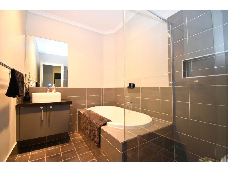 7 Finch Place, Gregory Hills NSW 2557