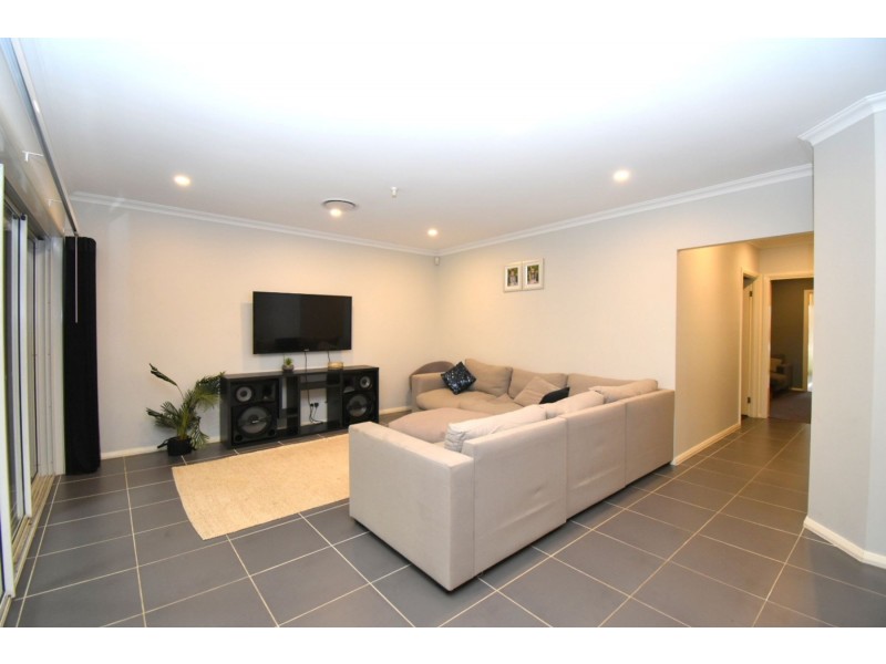 7 Finch Place, Gregory Hills NSW 2557